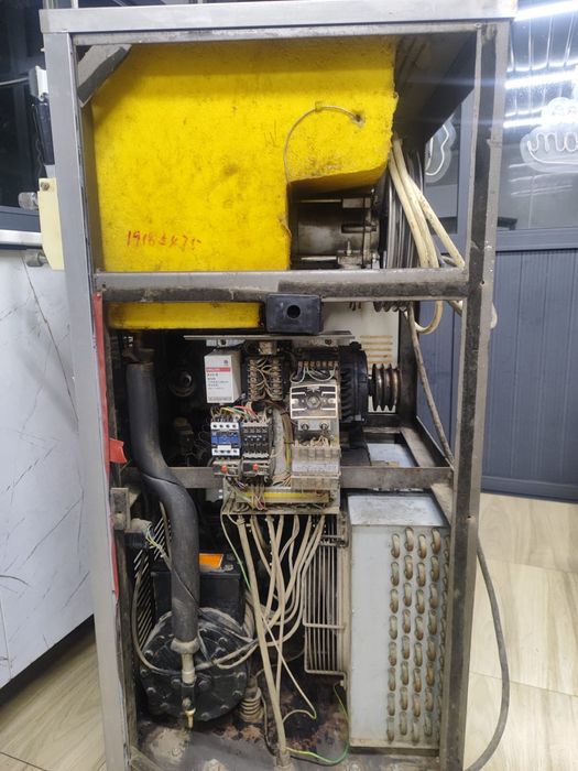 Продается фризер для мороженого.