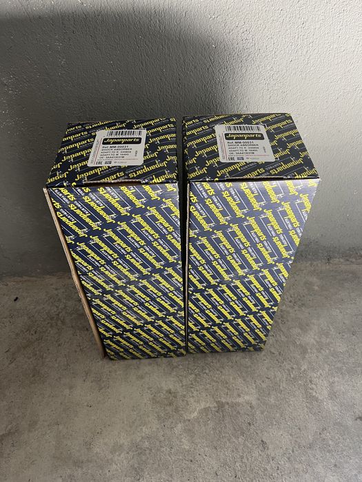 Продавам чисто нови предни амортисьори !