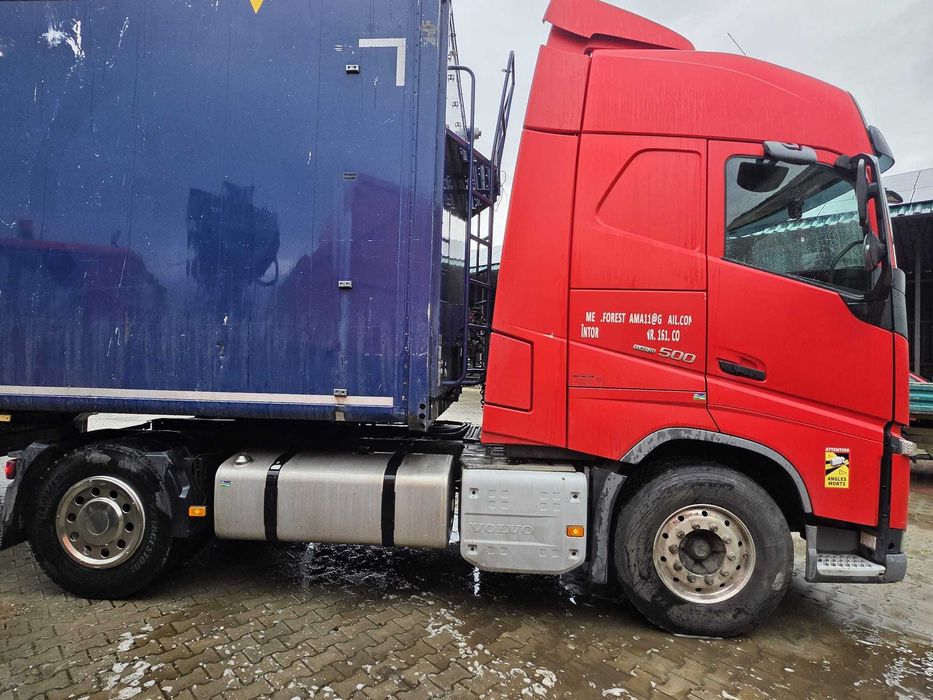 Cap tractor volvo