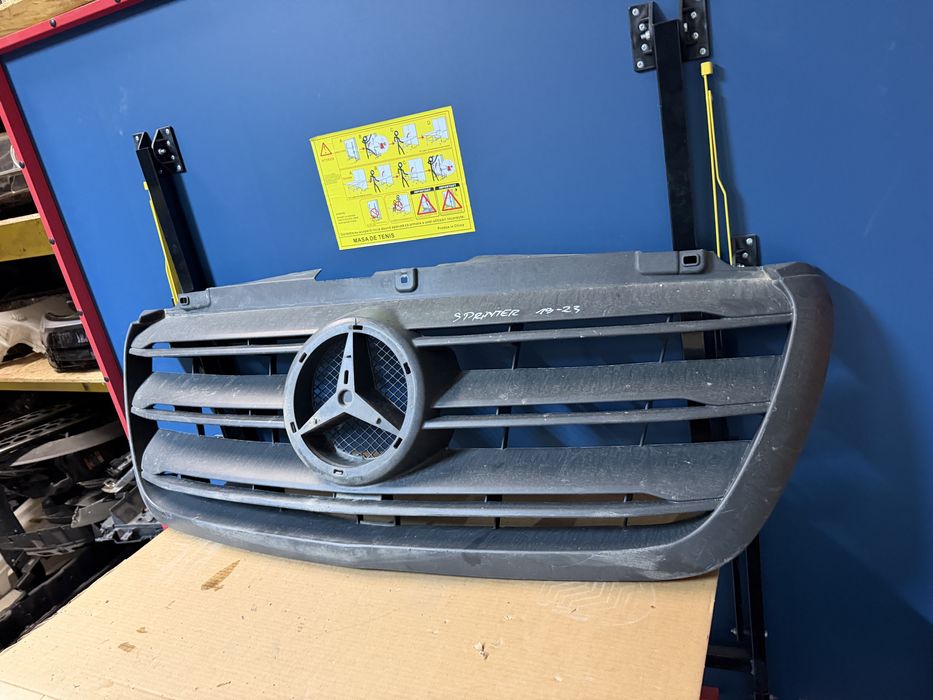 Grila centrala Mercedes Sprinter 907 2019/2020/2021/2022/2023/2024