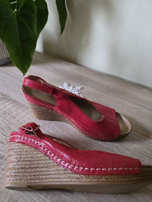 Vand sandale rosii Lasocki,.piele naturala