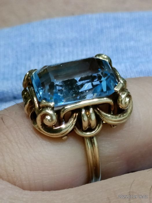Vind inel din aur 14kt cu Topaz