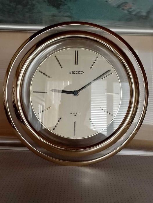 Настенные часы Seiko