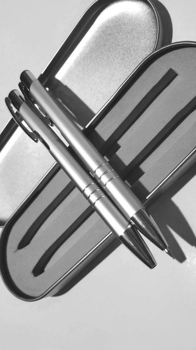 Луксозен комплект - химикал и тънкописец в метална кутия