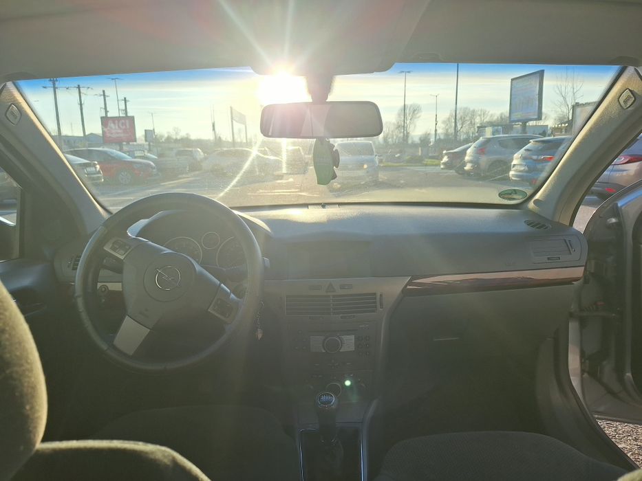 Opel astra H 1 6 benzina