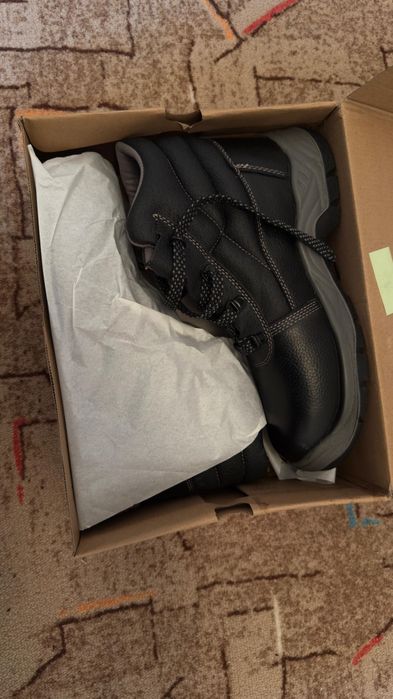 Новый ботинка 41 размер. 3 пар бар