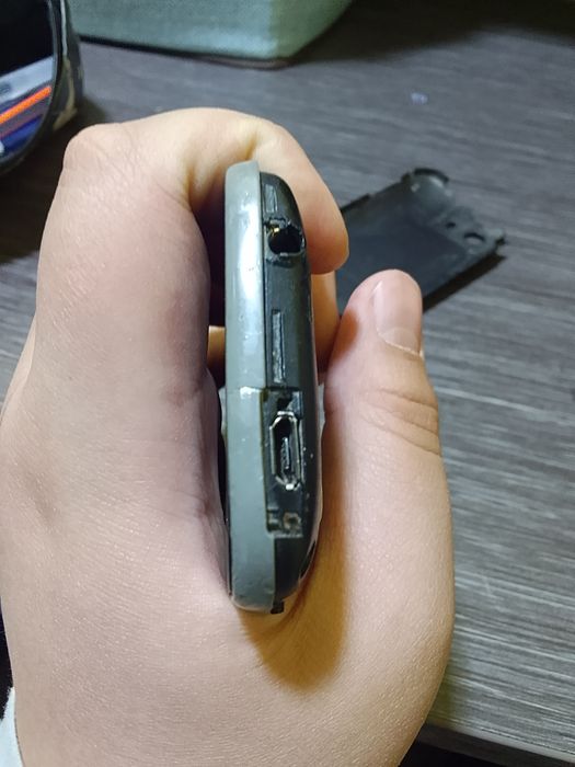 Продаю маленький телефон