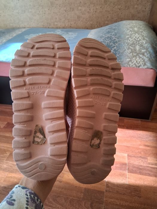 Чехли - черни и розови