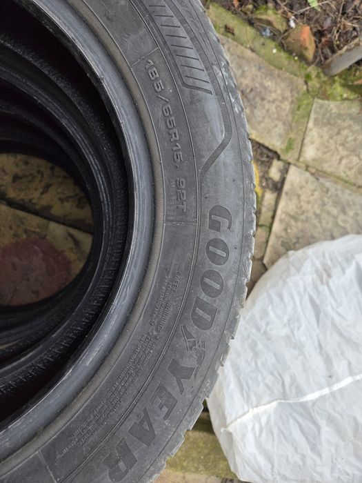 Goodyear 185/65 R15  всесезонни