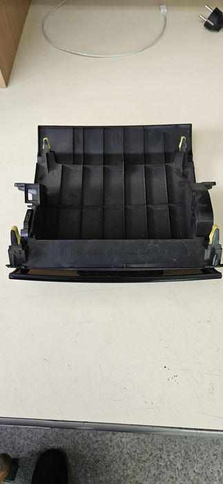 Бардачек магнитолы Toyota Prius 20