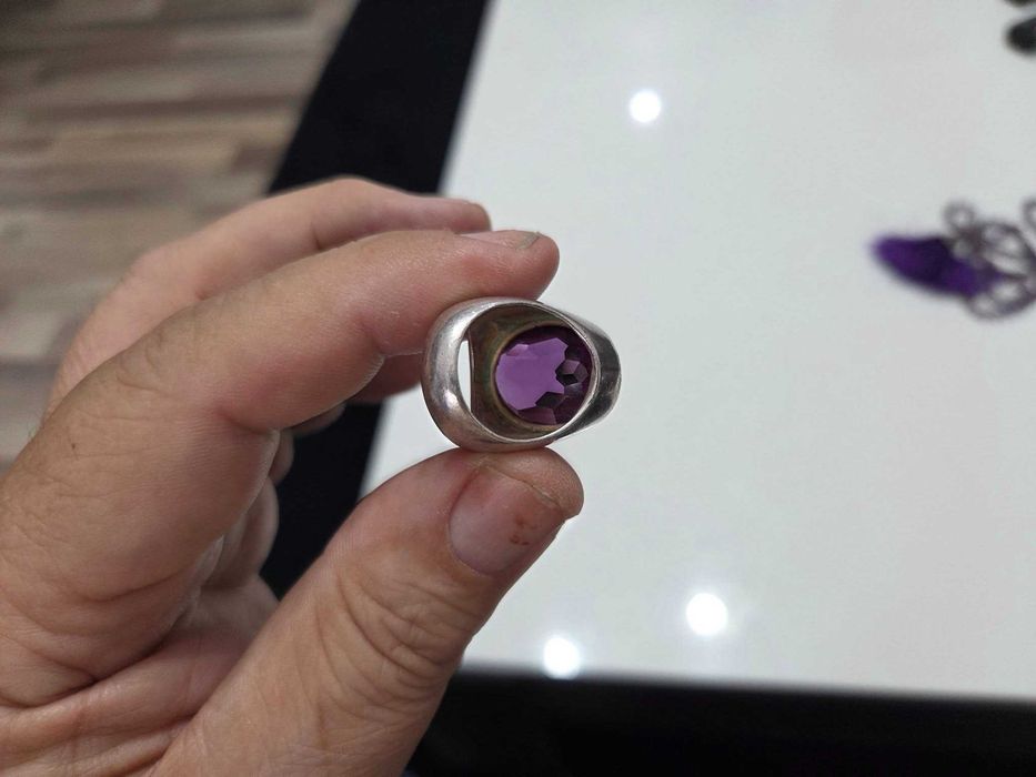 Inel vintage argint cu safir violet de Madagascar