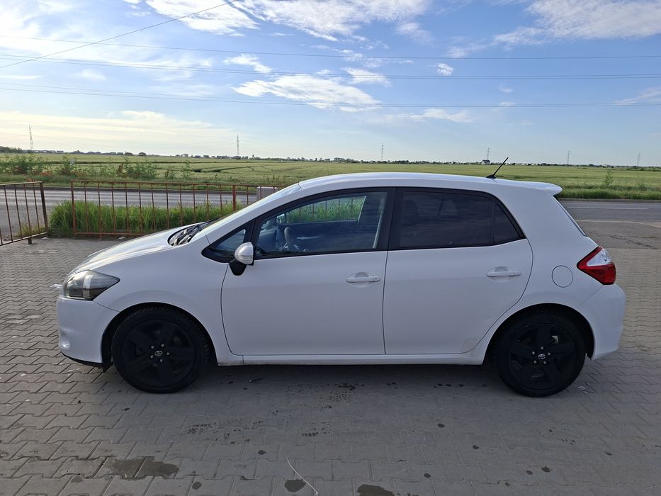 Vând  Toyota  Auris