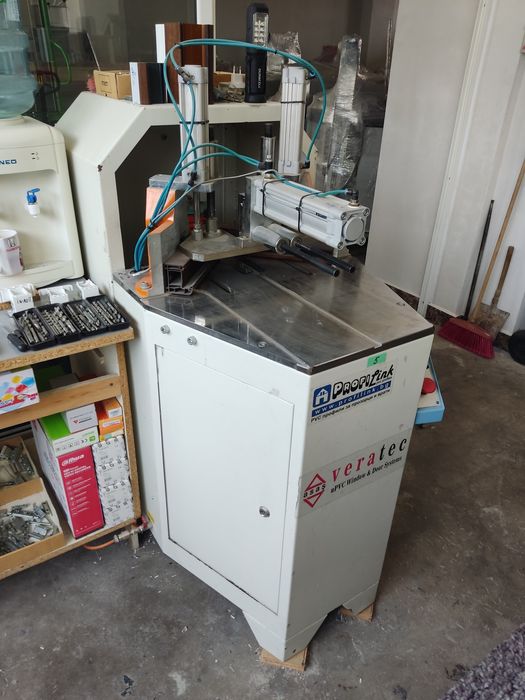 Зачистваща машина за ПВЦ дограма