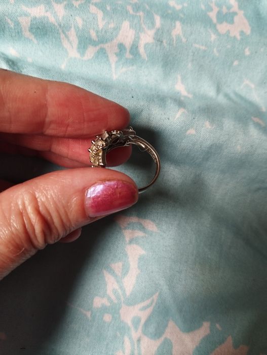 Продаю кольцо - серебро