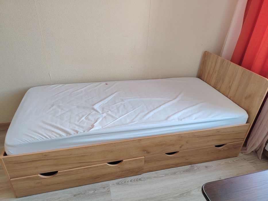 Продам кровать полуторка с матрасом в отличном состоянии!