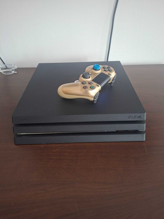 PS4 Pro 1TB + 1 Controller + 5 Jocuri Stare Perfectă