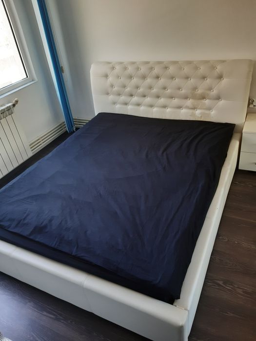 Pat matrimonial fara saltea necesita retapitare .