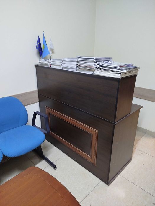 Продается  недорого итальянская офисная мебель .