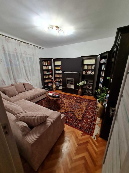 2 case in aceeasi curte, centru Ramnicu Valcea