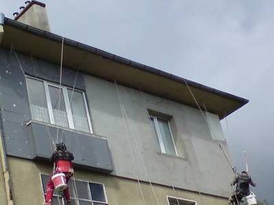 Алпинисти за топлоизолация. Топлоизолация алпинисти, скеле, автовишка