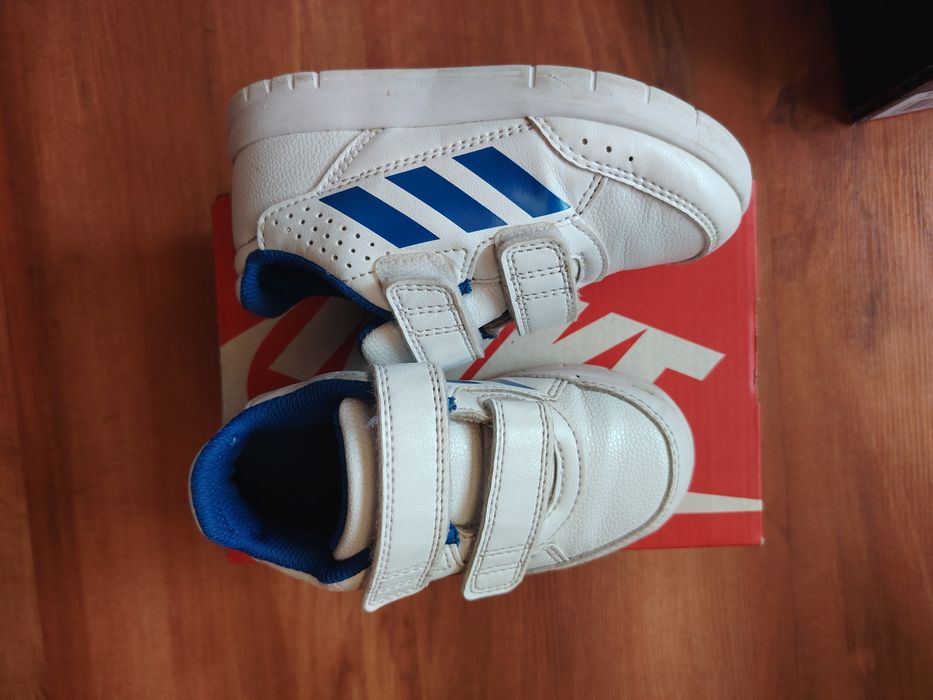 Детски маратонки Adidas номер 25