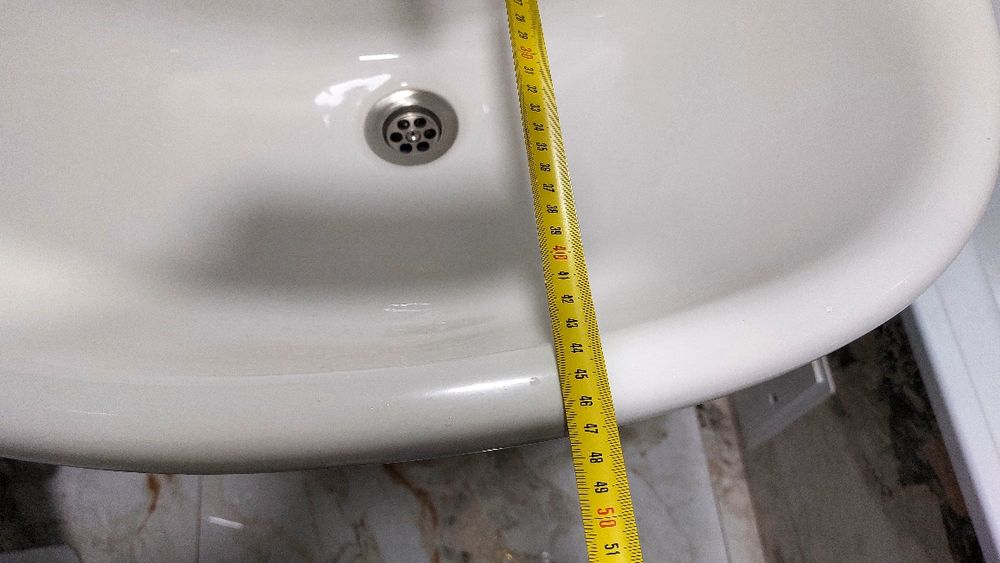 Раковина на ножке