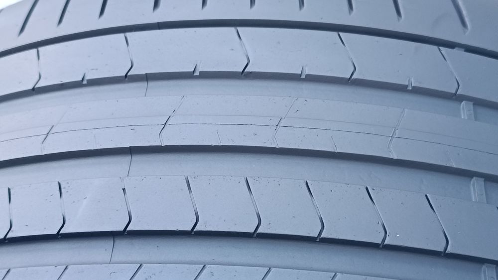 255/35/20 Pirelli
