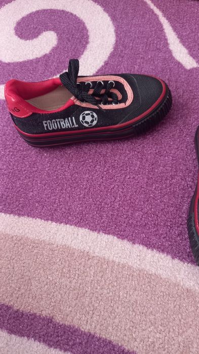 Обувки за футбол номер 30