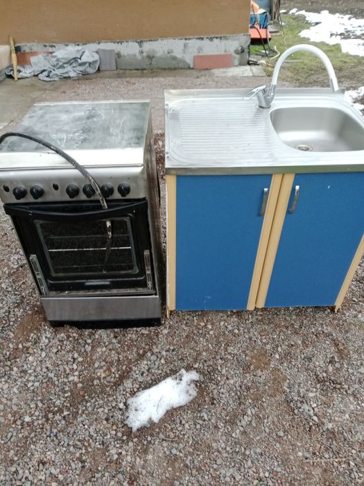 Продам газ.плиту в рабочем состоянии и вытяжку