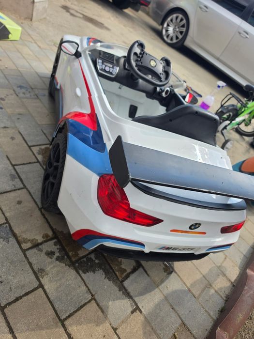 Vând masinuta BMW M