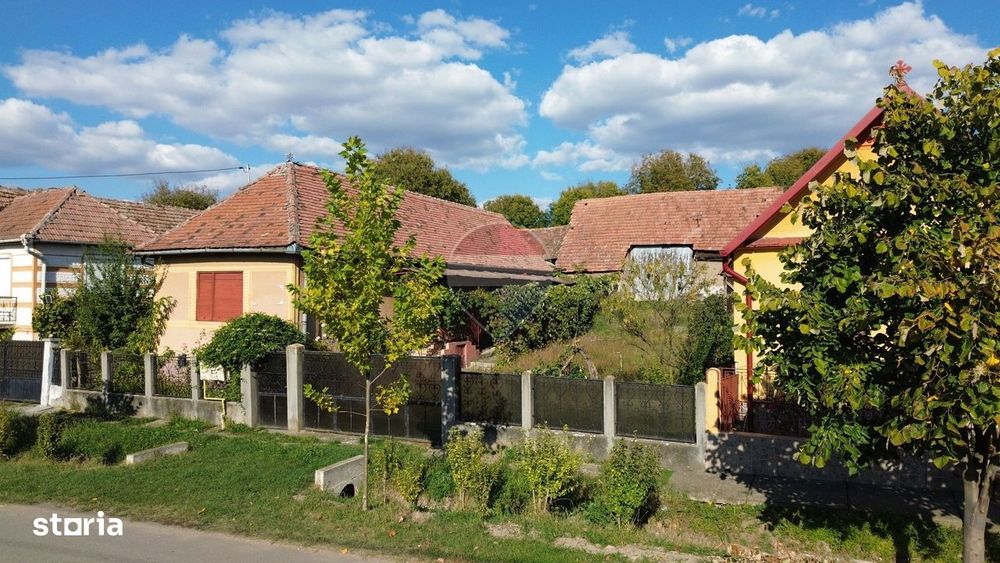 Casă cu 3 camere și este 2.500 mp teren , Blăjel – aproape de Medias
