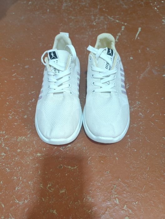 Мошенники не беспокоить. Продам кроссовки