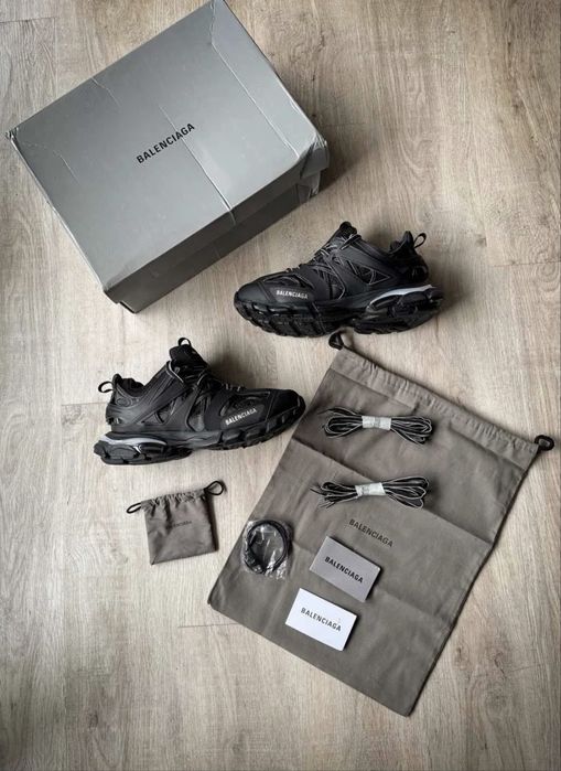 Vand balenciaga track cu led