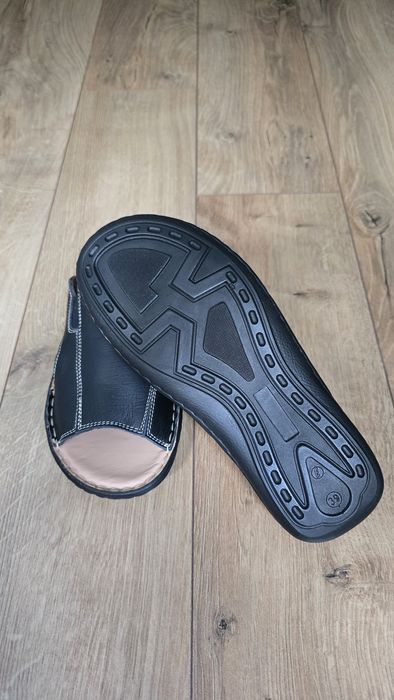 Saboți noi din piele naturala, 39