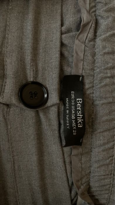 Pantaloni cargo, Bershka