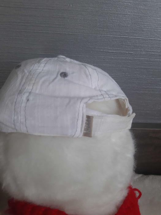 Лот Бебешки шапки с козирка за момче