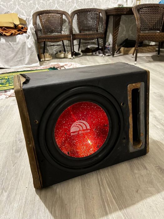 Сабвуфер.        .