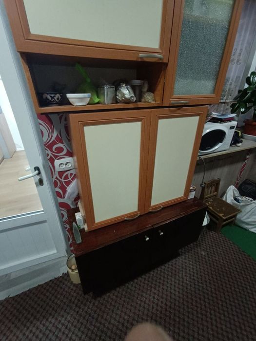 Кухонный гарнитур с вытяжкой