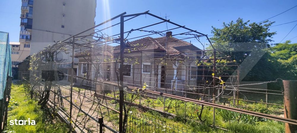 Casa cu gradina, garaj si livada, 148 mp, zona Centru