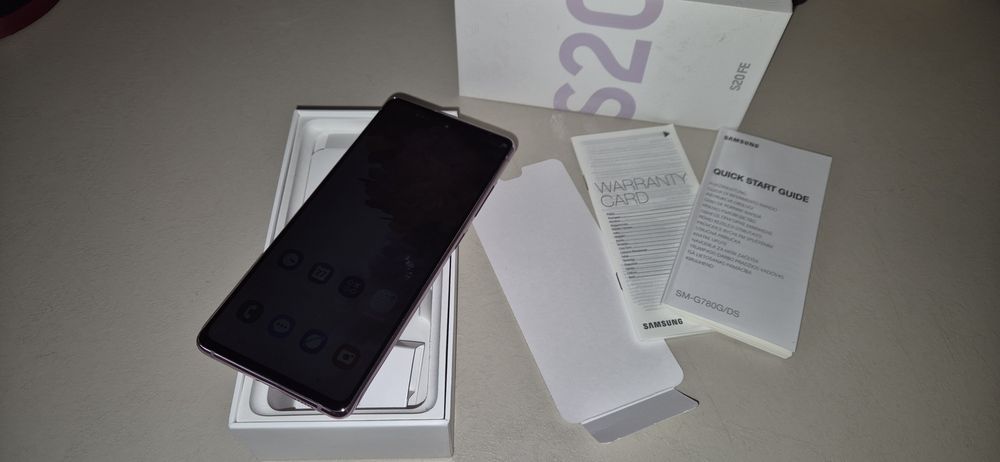 Samsung Galaxy S20 FE перфектен