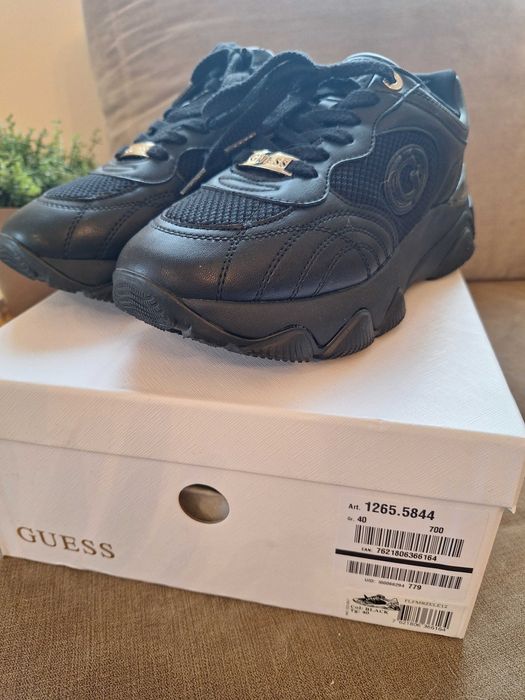 Сникърси кожени Guess