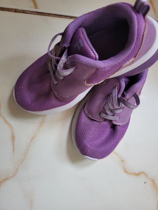 Vând adidași fetițe FILA