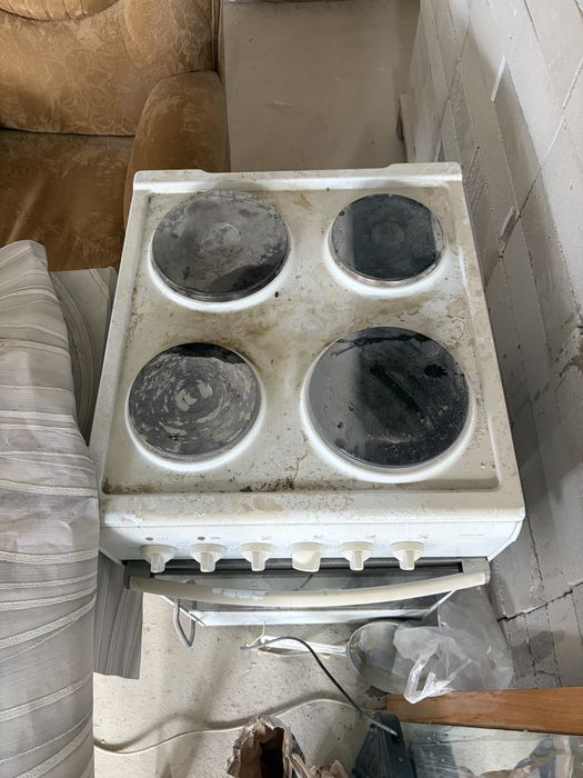 Продам электро плиту б/у рабочая