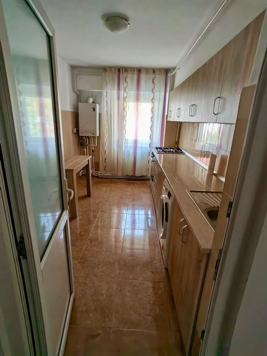 Inchiriez apartament decomandat 2 camere