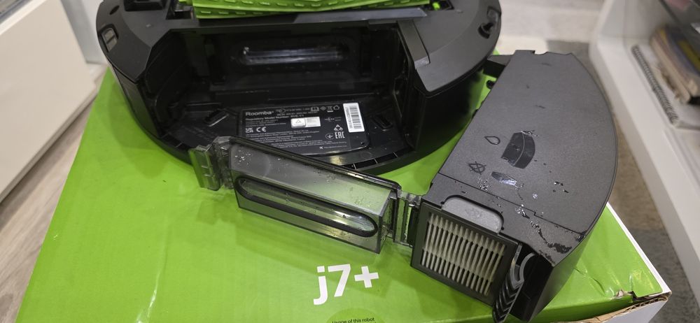 Прахосмукачка робот iRobot j7+