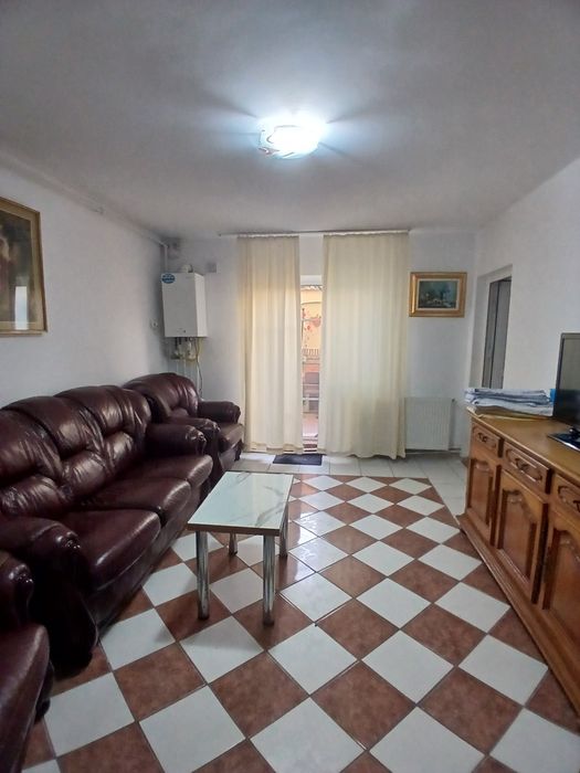 Inchiriez apartament în vila valu traian