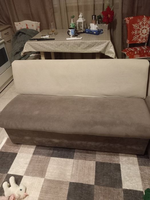 Продавам кухненски диван