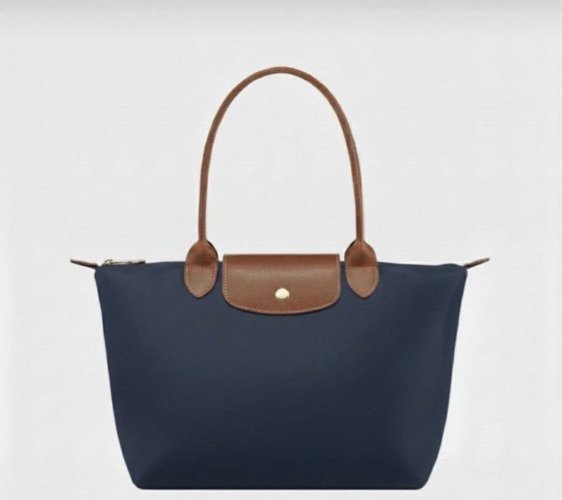 Удобна дамска чанта за рамо по модел Longchamp M