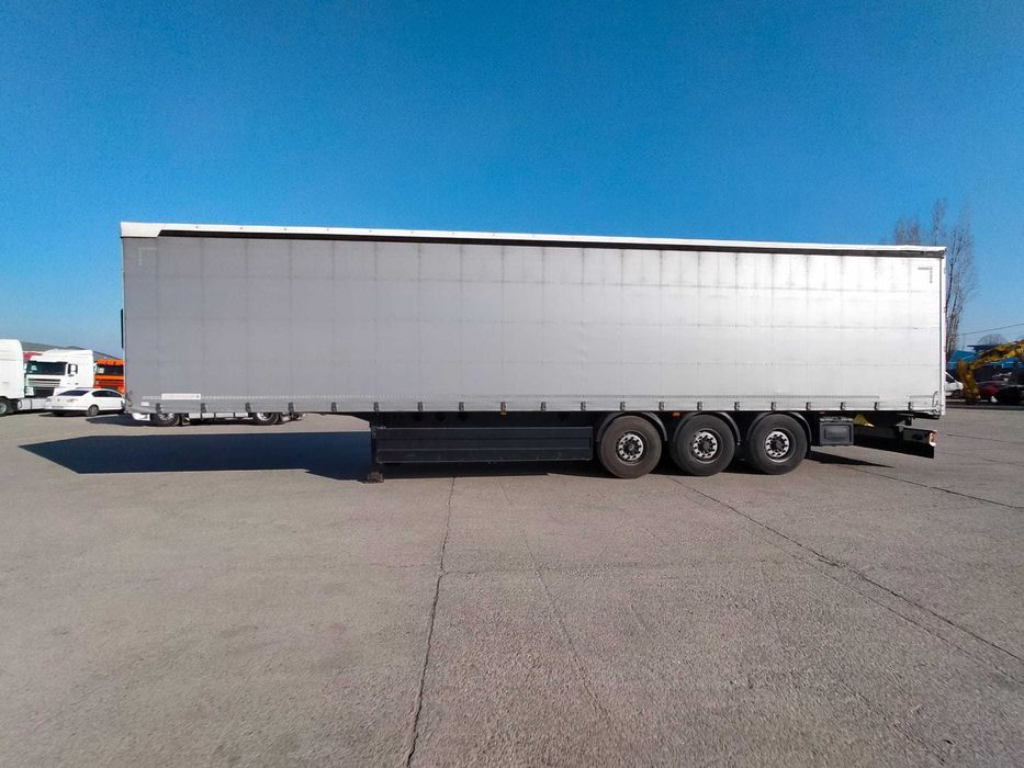 Semiremorca cu prelata