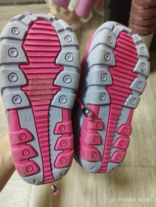 Продам детскую обувь